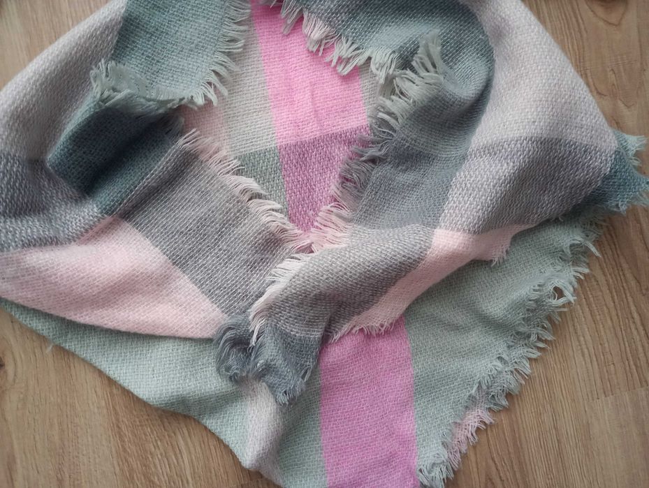 Дамски шал/шалове, ръкавици, шапка/ шапки, различни модели и цени