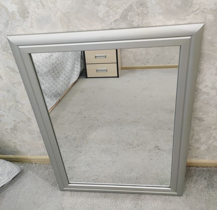 Продаётся зеркало в красивой серой рамке. Смотрится стильно.р 60*80.
