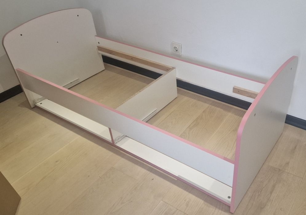 Детско легло, матрак и протектор на Вис Виталис