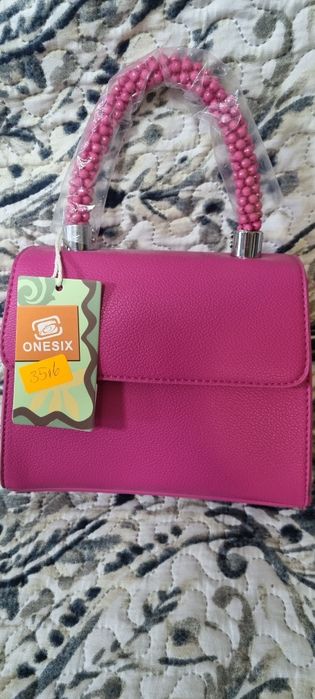 Нови-две дамски чантички Оnesix  за всякакви случаии