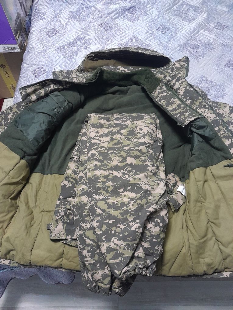 Продам военную форму. Бушлат синего цвета,зимний камуфляж, летние берц