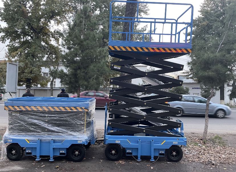 Передвижной ножничный подъемник