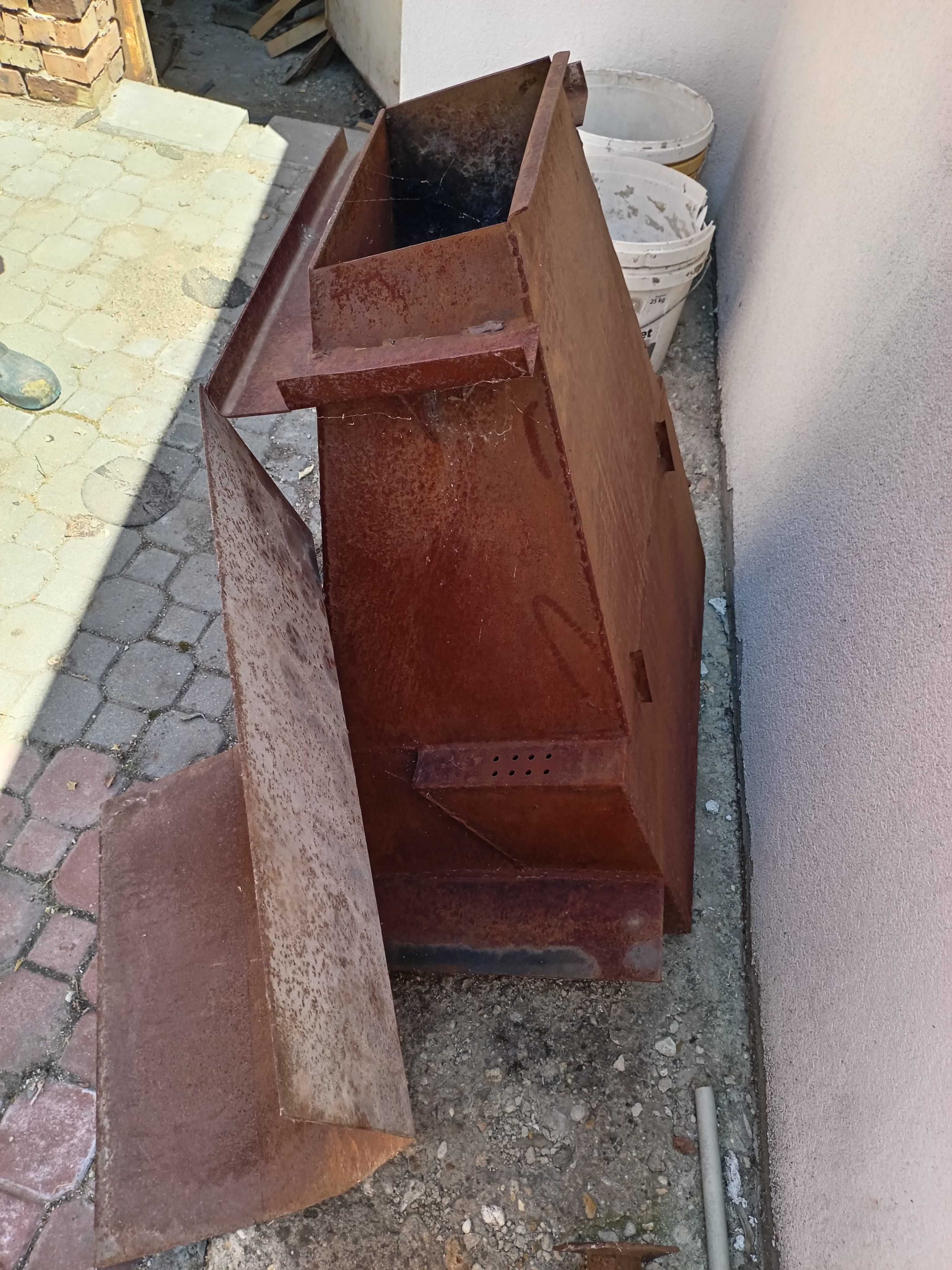 Метално тяло за камина.