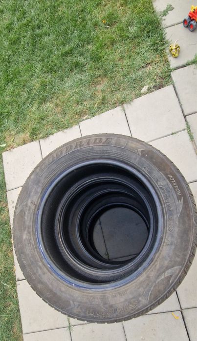 Vand 4 cauciucuri 205 60 r16 300 lei