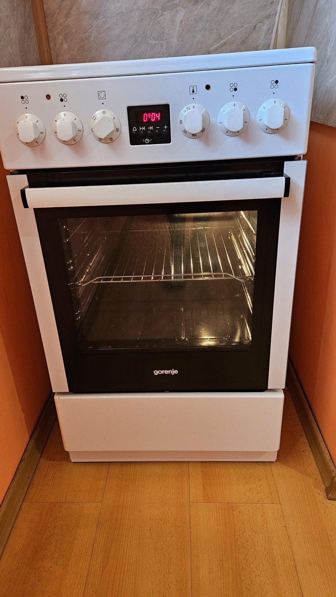 Фурна Gorenje стъклокерамична
