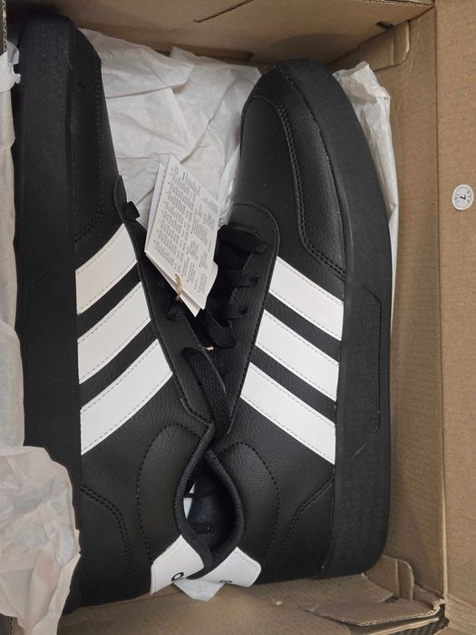 Чисто нови оригинални маратонки Adidas