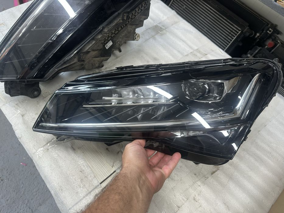 Faruri stanga dreapta full led skoda superb 3v facelift.