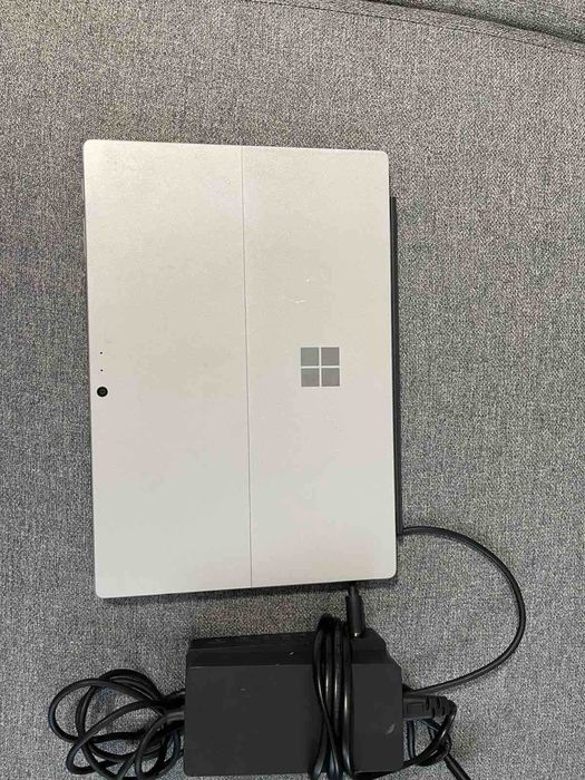 Microsoft Surface Pro 6 8gb i5 + Клавиатура + Зарядно-Докинг станция