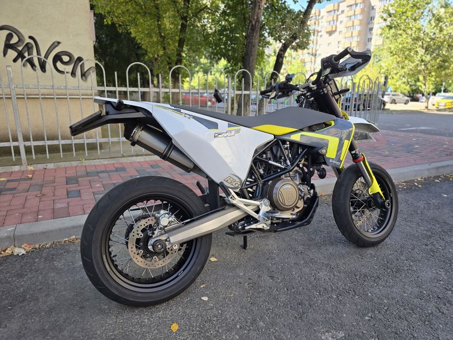 Husqvarna 701 Supermoto 2022