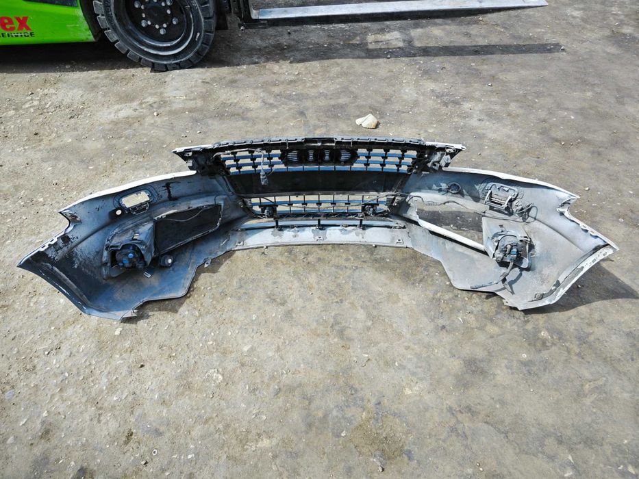 Предна S-line Броня Audi A4 b8 8K оригинална оборудваа бяла броня Ауди