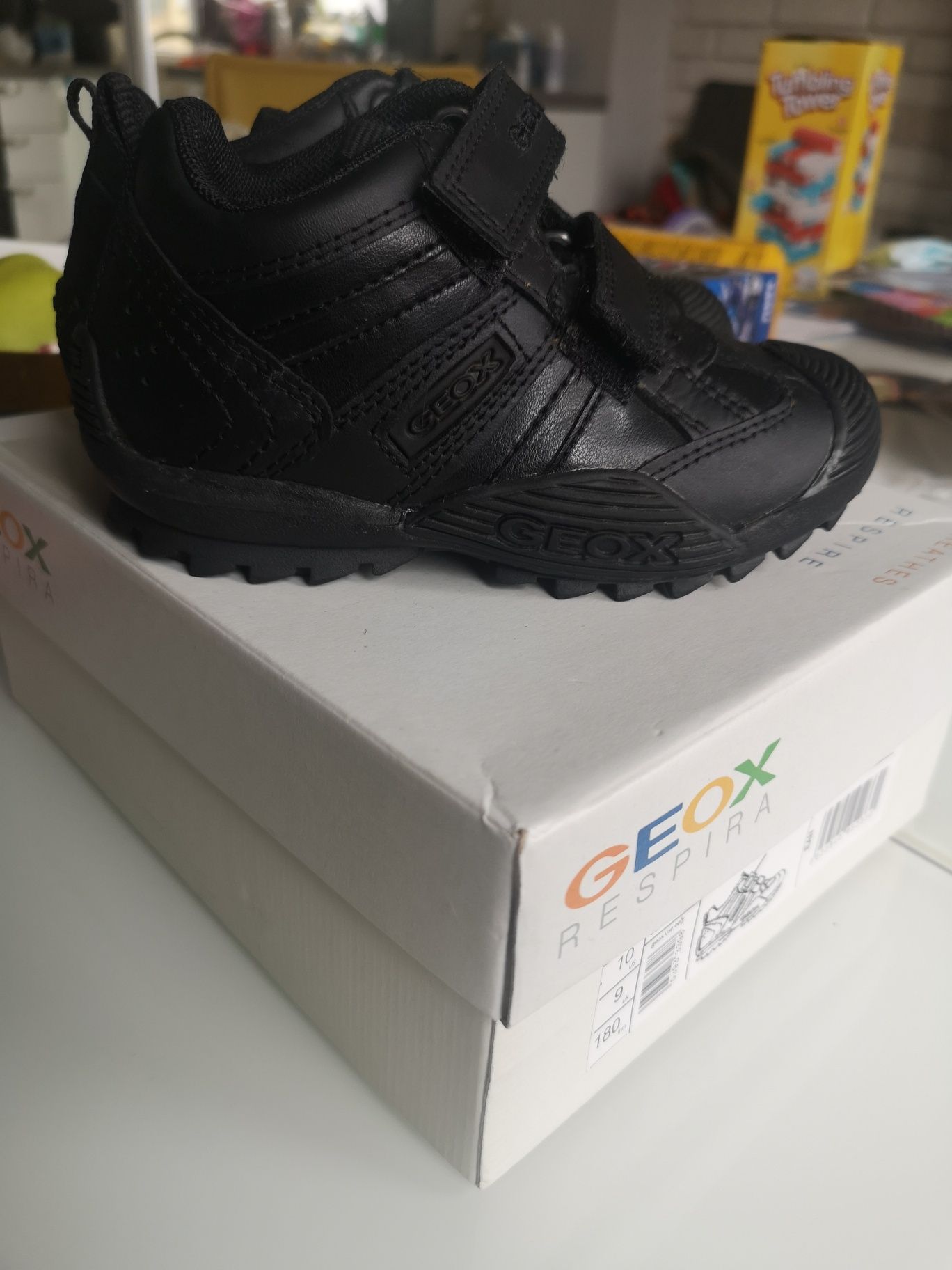 Geox кожени обувки номер 27 черно