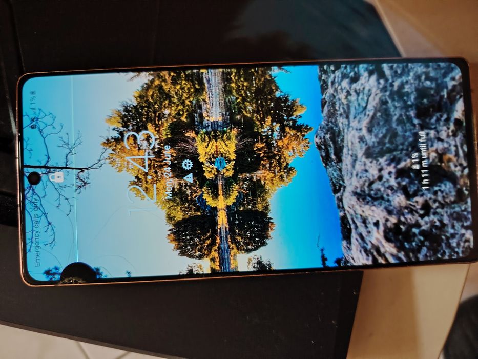 Продавам Самсунг note 20