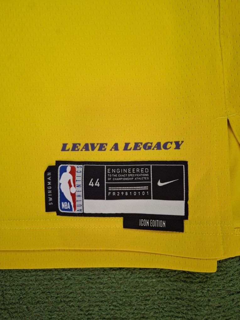 Nike Los Angeles  Lakers  - James 23