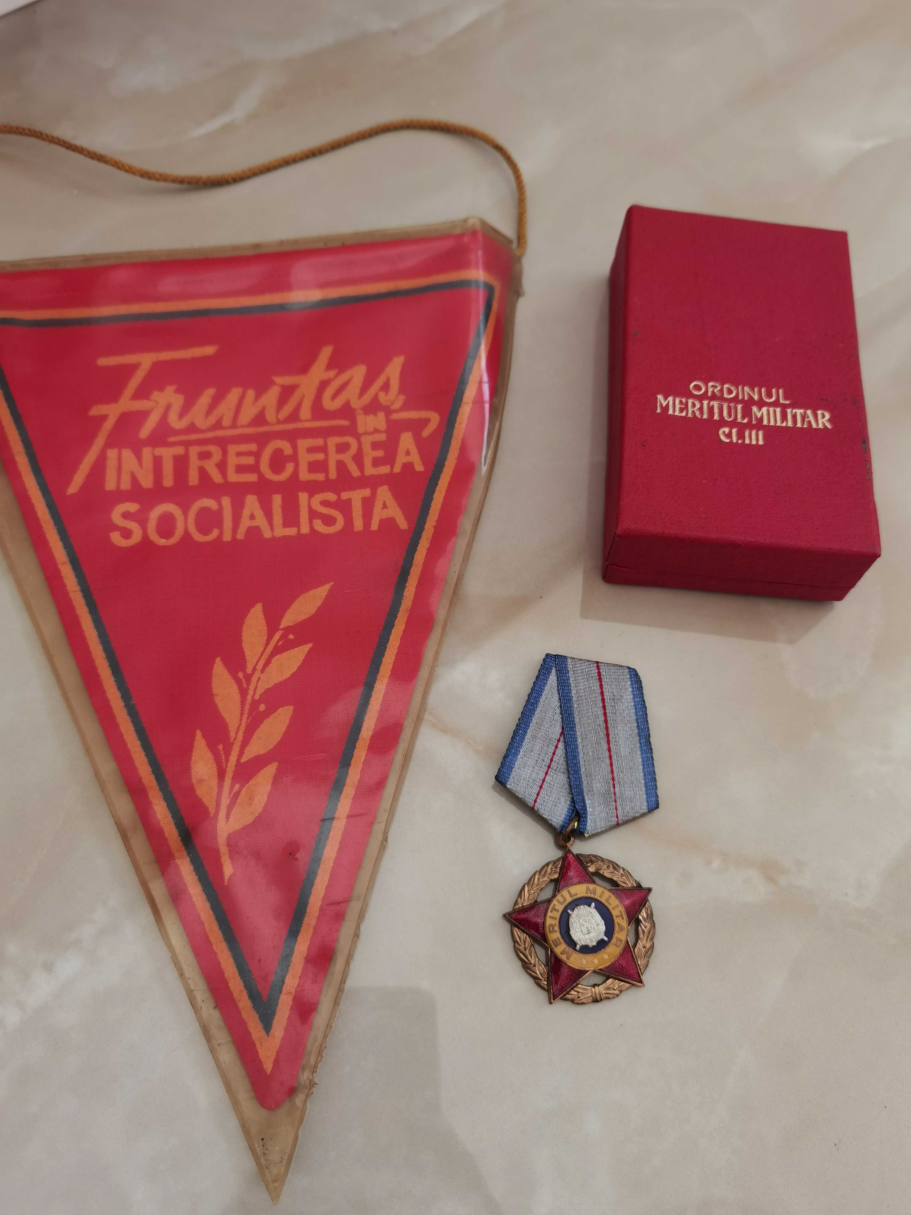 Fanion Fruntaș, Ordinul Militar clasa a III-a, CUC caschetă Rusia