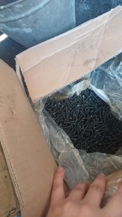Продам саморезы 25