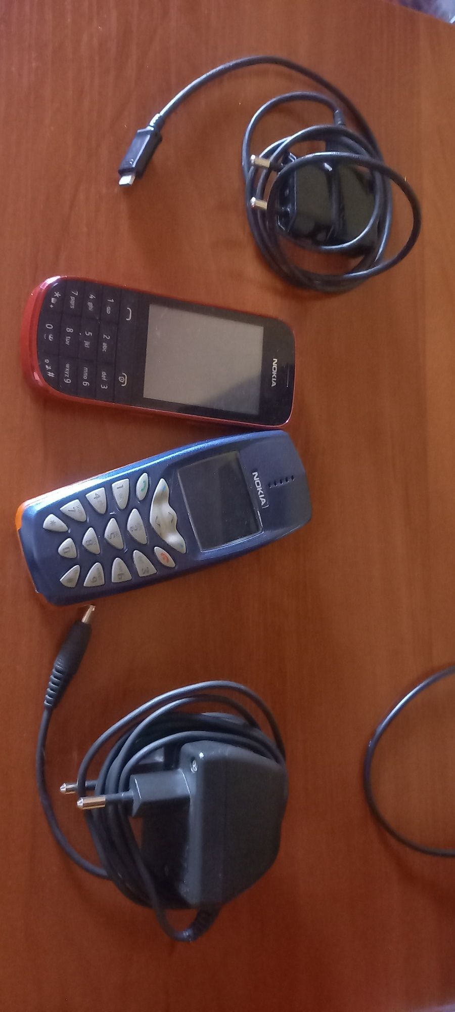 Телефони Нокиа и зарядно