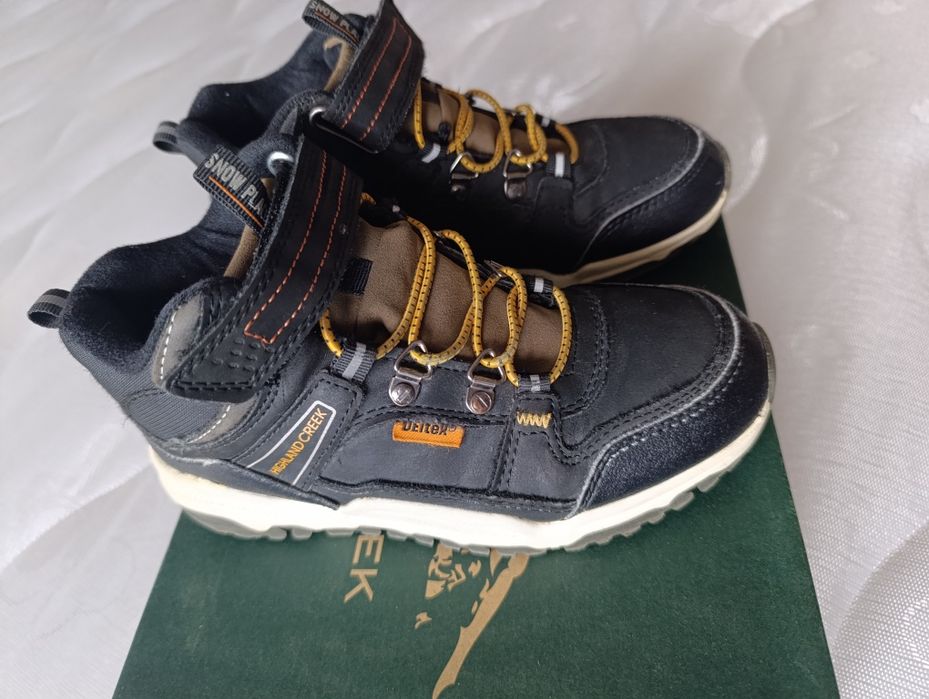 Ghete baieti Highland Creek