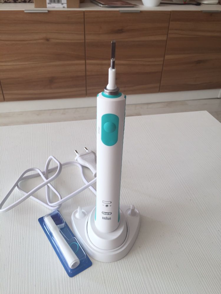 Елекрическа четка за зъби Braun Oral-B