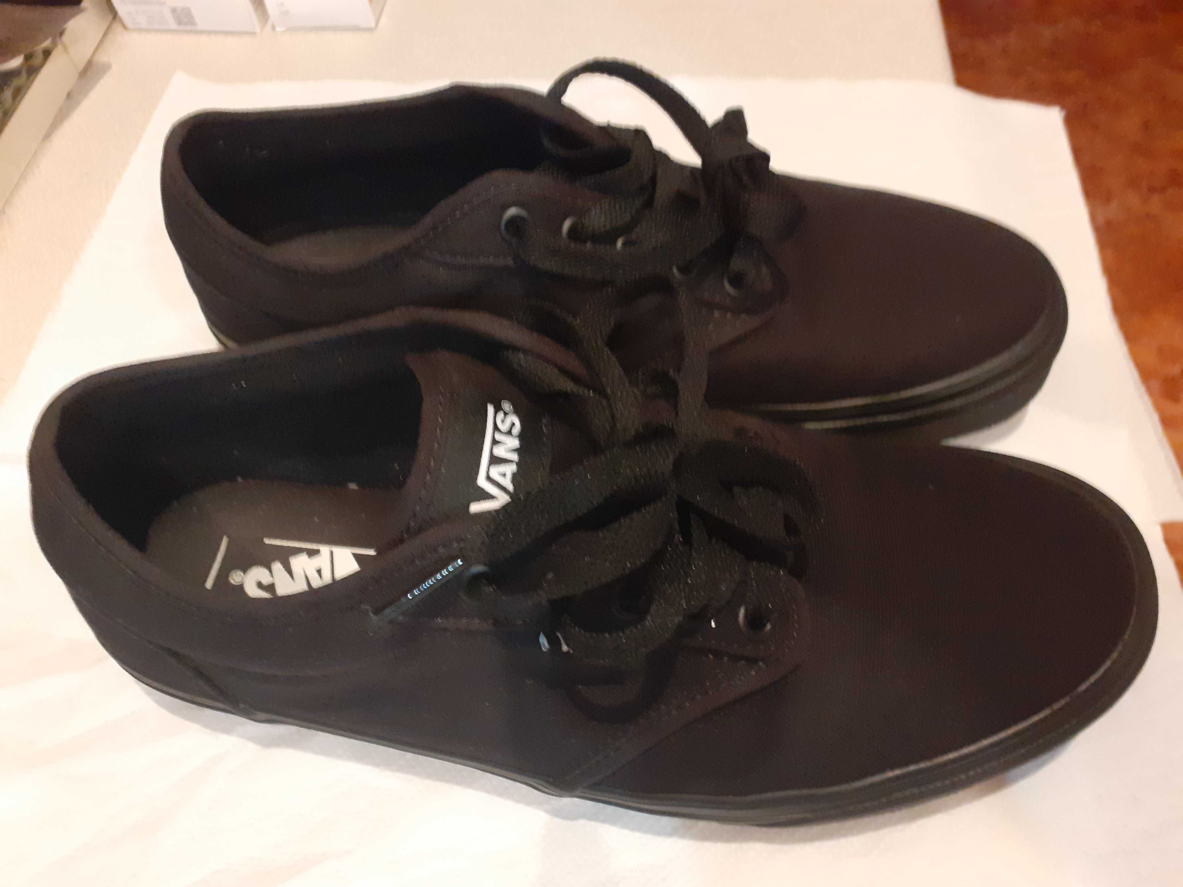 Pantofi sport barbati , marca VANS , marimea 42-43 , culoare neagra
