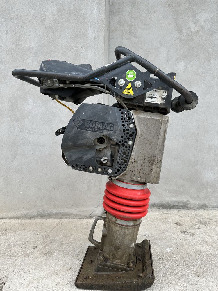 Inchiriez  mai compactor