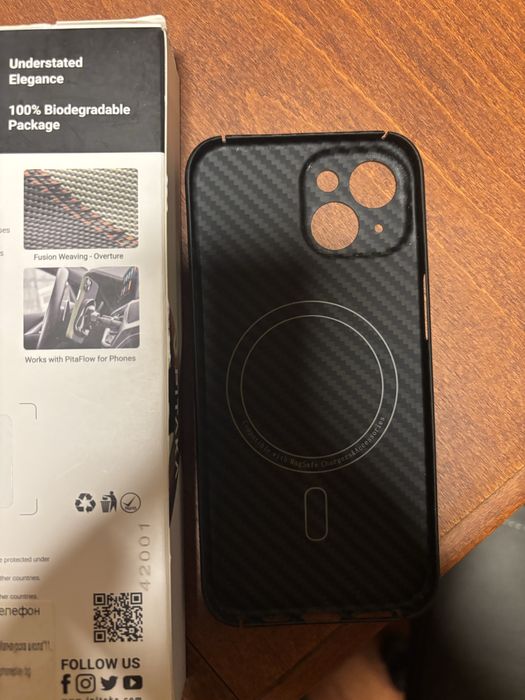 Карбонов калъф за Iphone 15 перфектен,като нов