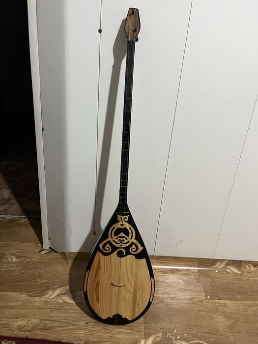 Домбра с чехлом