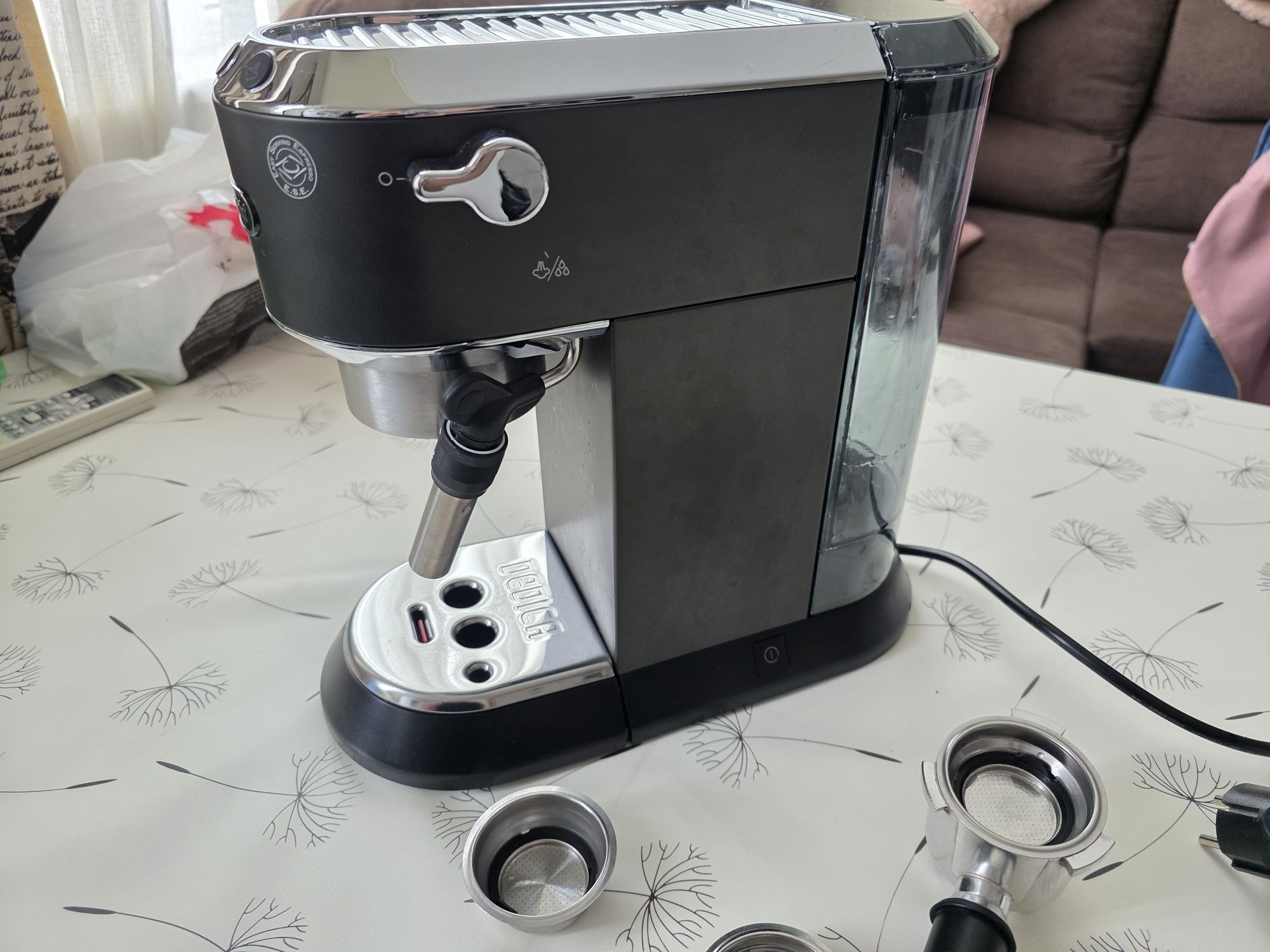 Еспресо машина Delonghi Dedica EC685.BK Гаранция