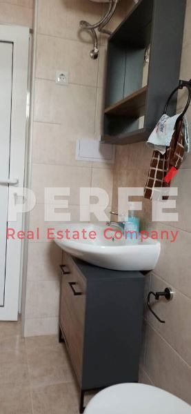 Дава се под наем Тристаен апартамент в Бургас, Център - 60 кв.м за 510 € - Снимка #4