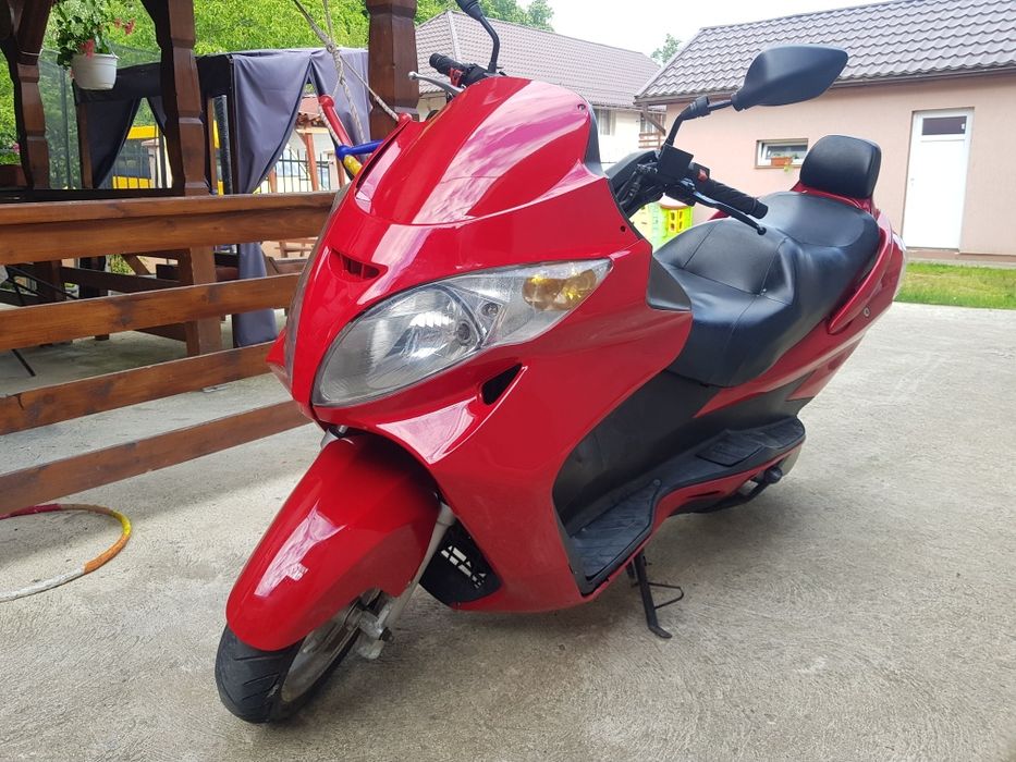 vând scuter 250 an fabricație 2011