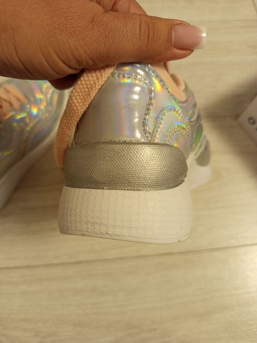 Pantofi sport holografici Office