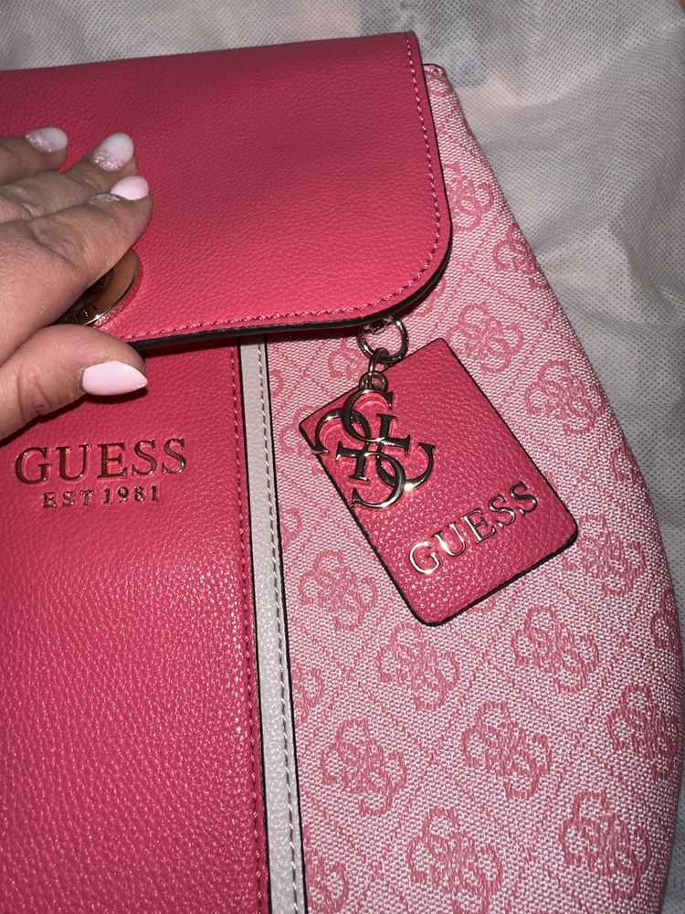 Дамска раница guess