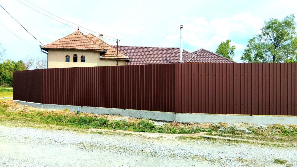 Vand garduri și porți la comandă clientului