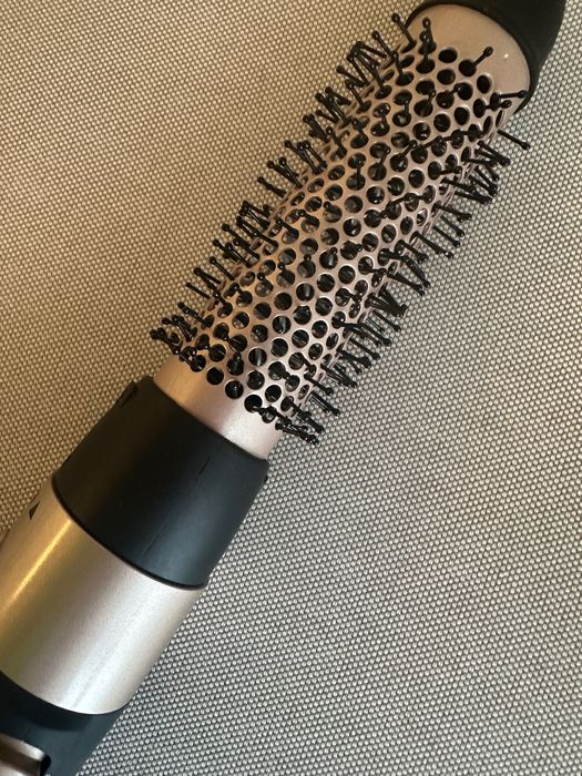 Perie cu aer cald pentru păr – Christina Aguilera