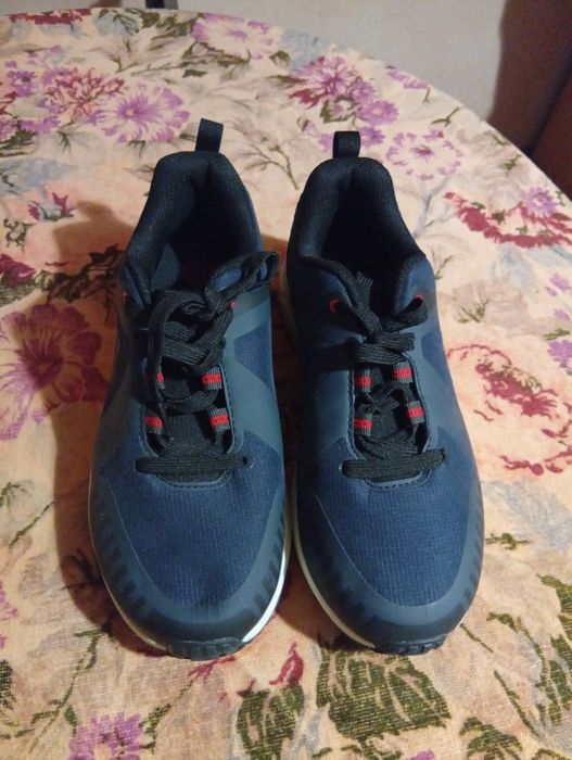 Маратонки чисто нови