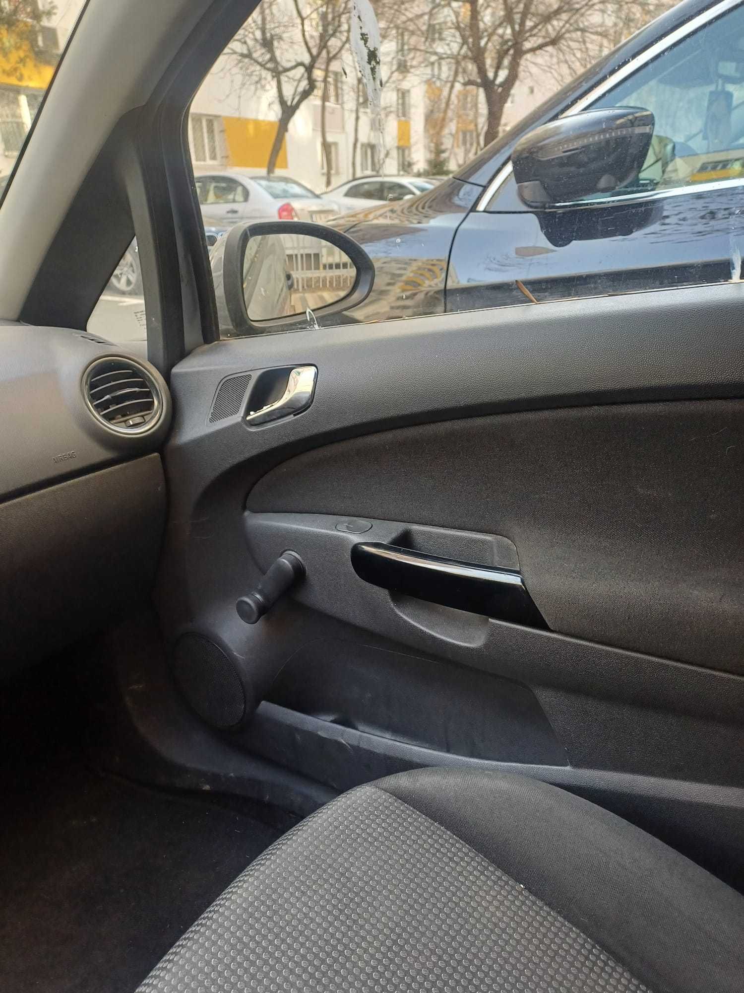 Vând Opel CORSA 1 l benzina an 2010