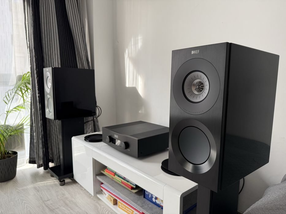 Kef Reference 1 Meta + KEF S-RF1 stands black + Grile optionale