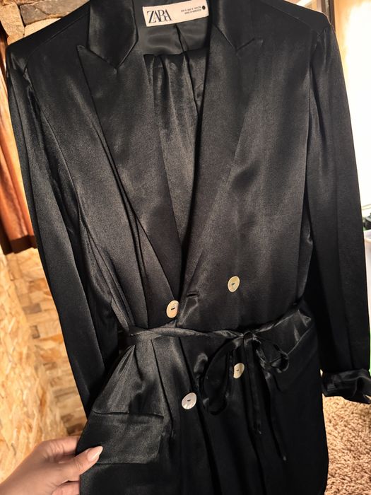 Дамски костюм ZARA нов