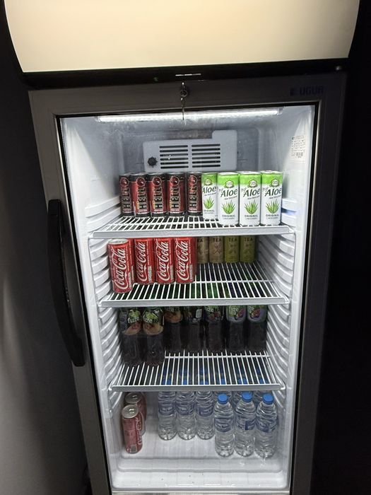 Хладилна витрина