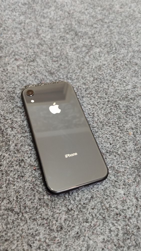 Iphone xr sotiladi 64 tali karobka dok face true ton ishlidi