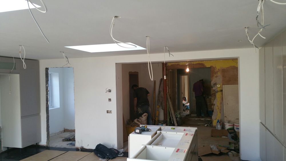 Firma de construcții execută diverse lucrări și servicii