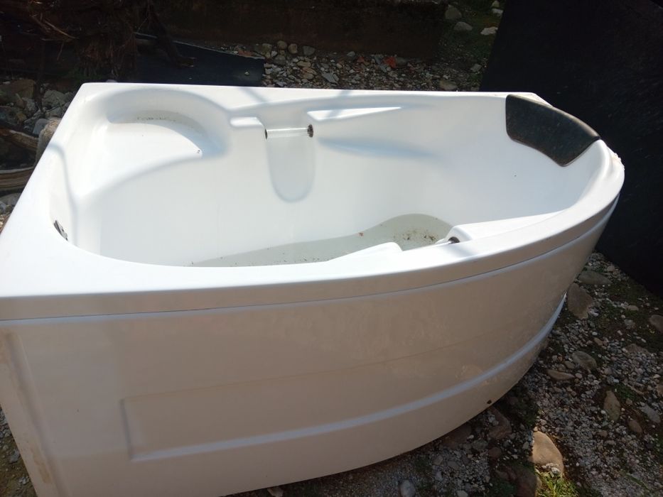 Cada pe colt în stare foarte buna