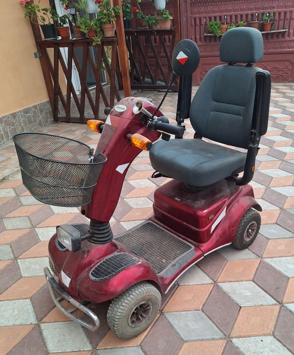 Vând scuter electric pentru bătrâni.
