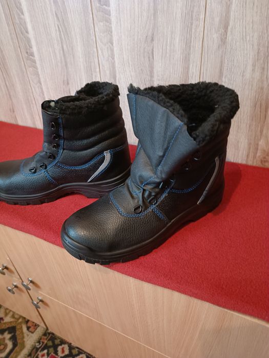 Зимние рабочие ботинки 41 размер .