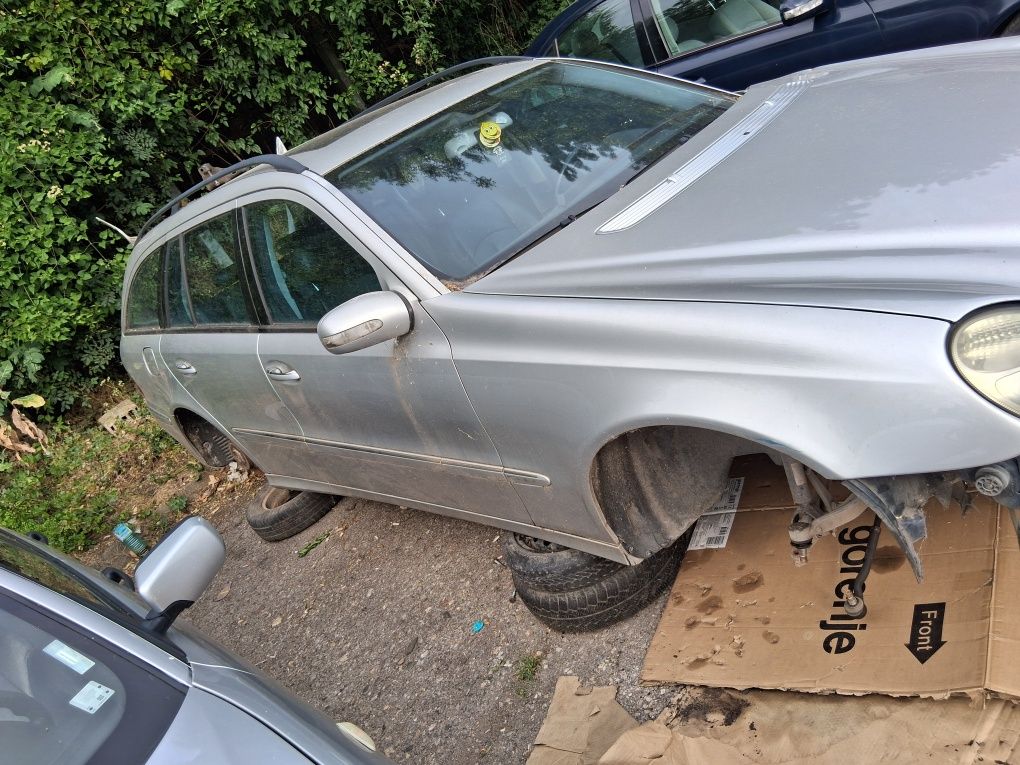 Врати от Mercedes е класа w211 комби 744