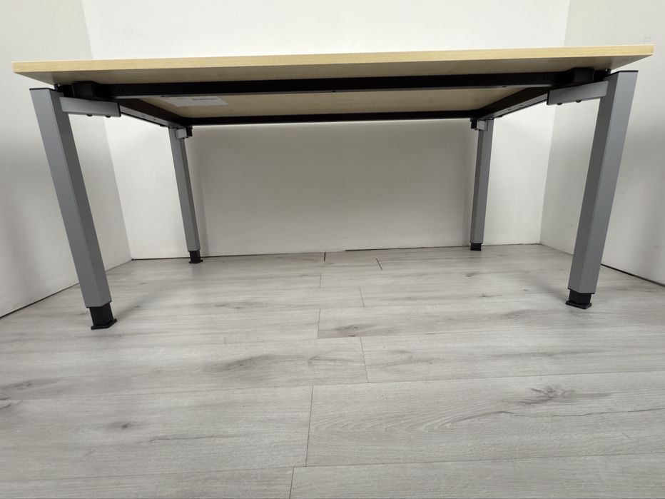 Бюро регулируем ръчно подходяща за офис или домашен кабинет обзавеждан