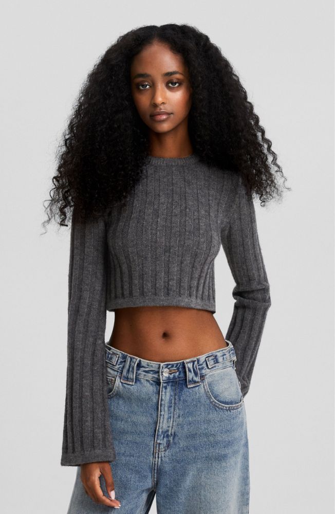 Изрязан пуловер Bershka ( Бершка )