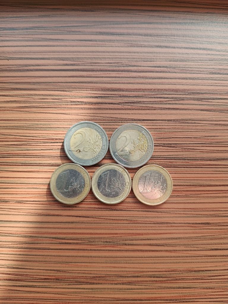 Vând monede 1 euro și 2 euro