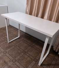 Белый стол в стиле лофт