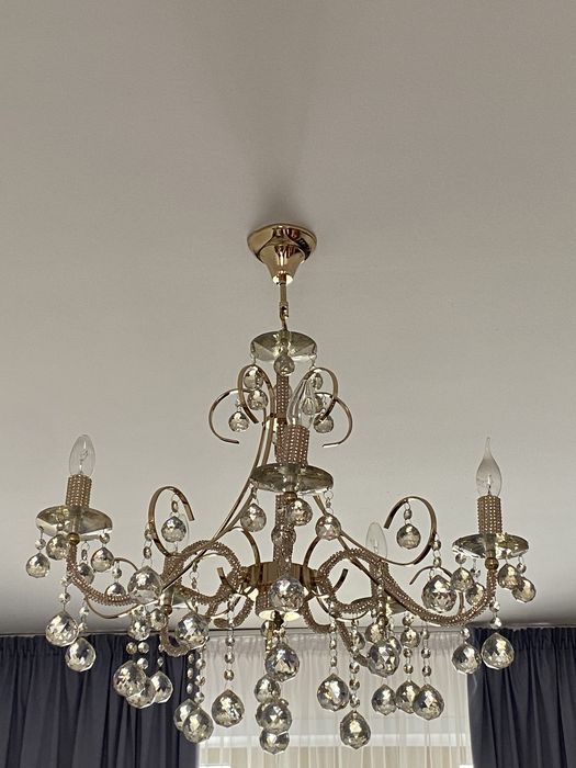 Люстра в хорошем состоянии