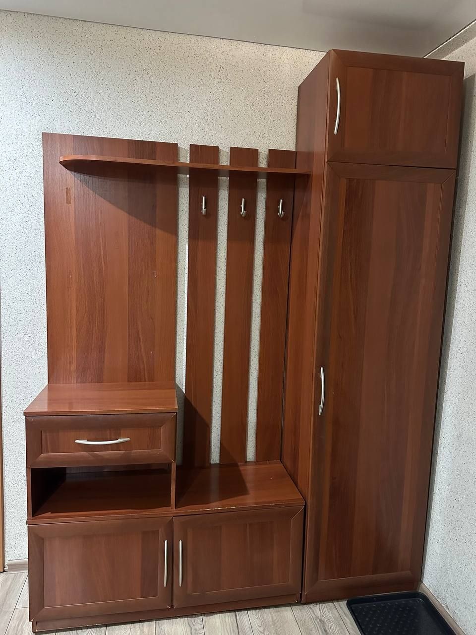 Шкаф в прихожую б/у
